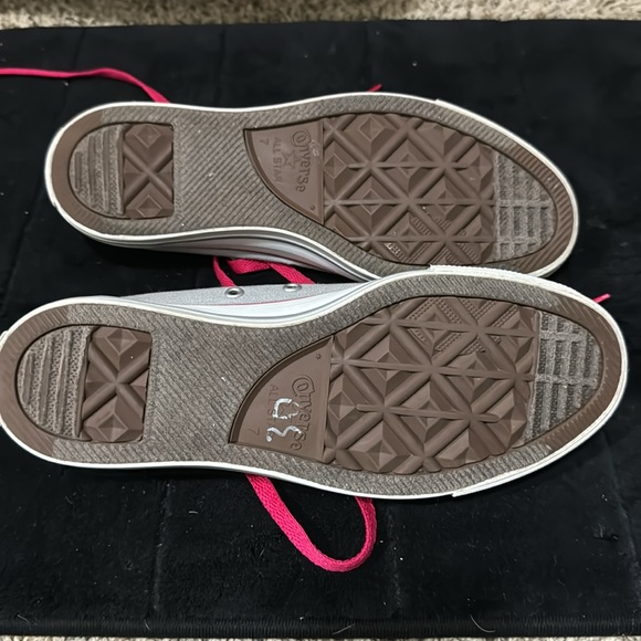 Grey with pink converse - Picture 4 of 4